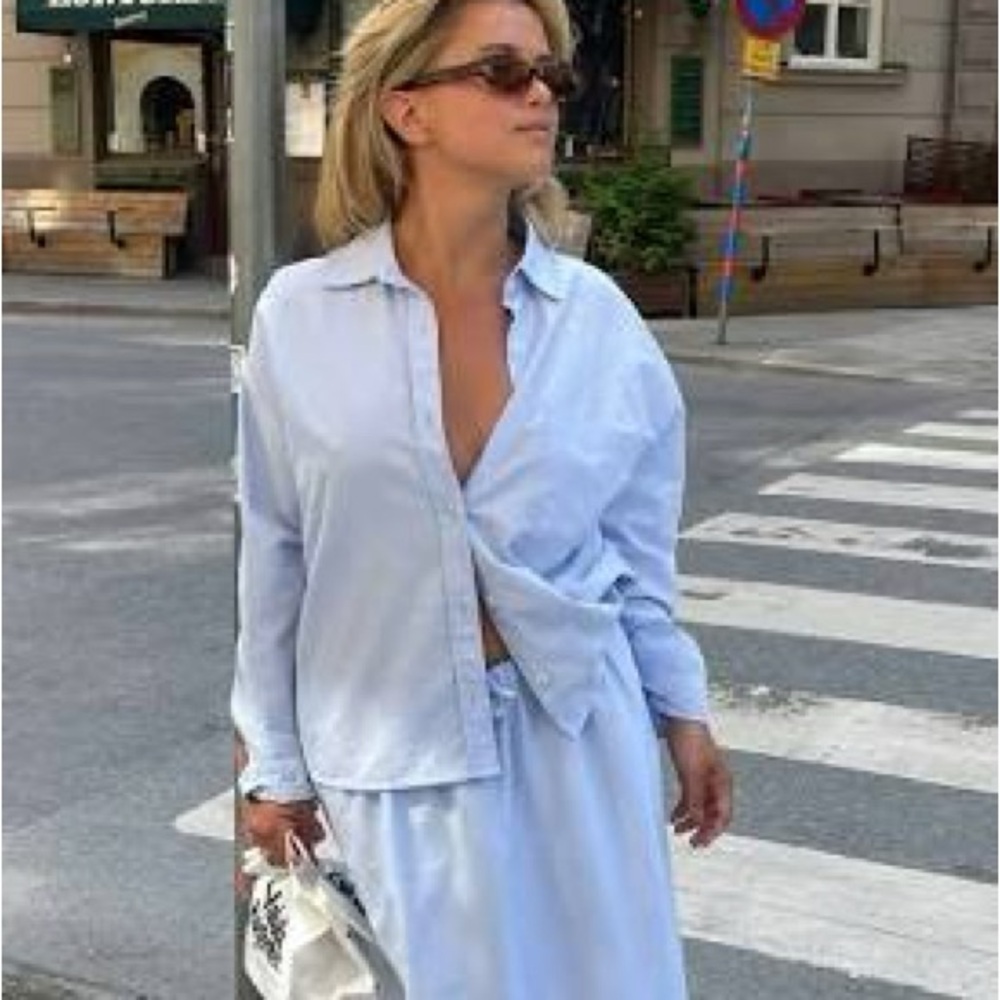 Djerf Avenue Breezy Shirt in Blue